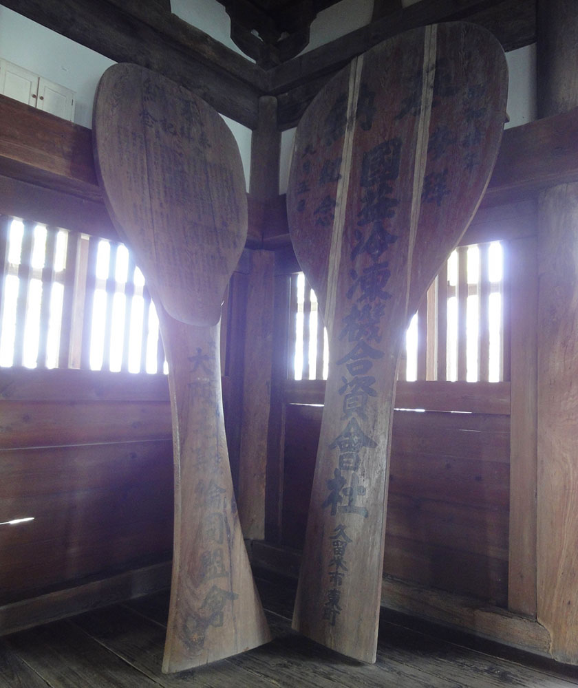 戦勝祈願で奉納された特大しゃもじ