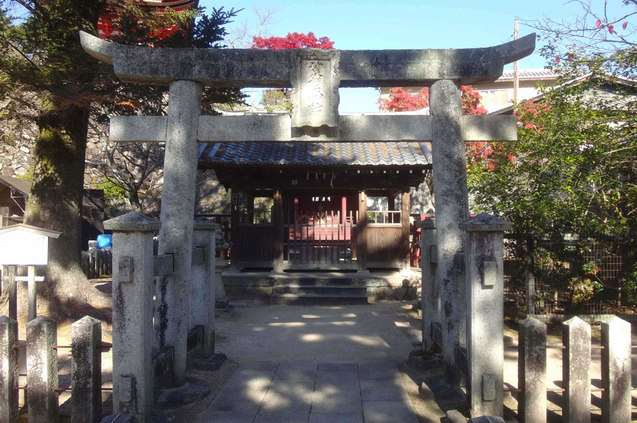 荒胡子神社 社殿