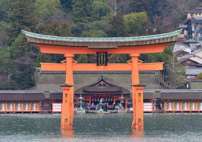 厳島神社 海上からの大鳥居 正面