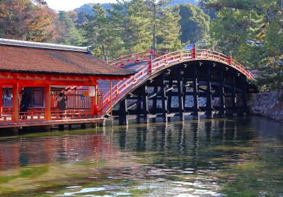 厳島神社 回廊から見える反橋