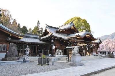 速谷神社 左近の桜、右近の橘