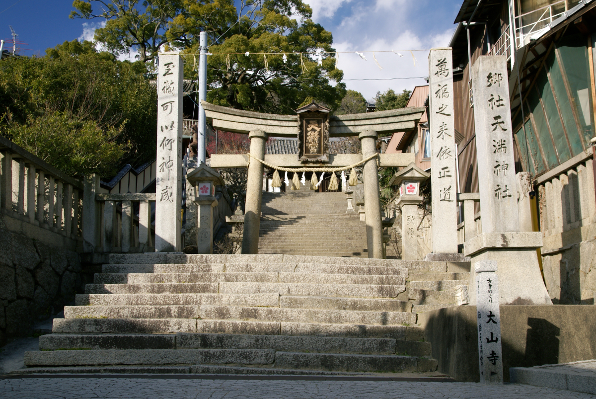 鳥居と石段