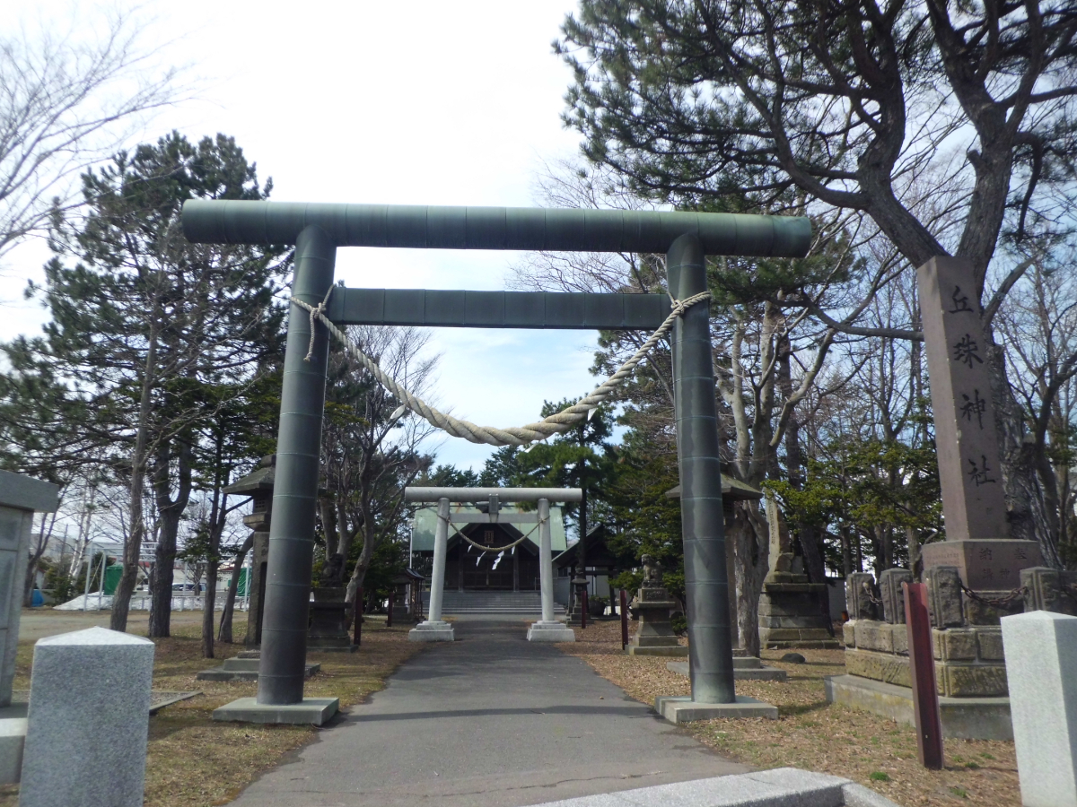 鳥居と拝殿