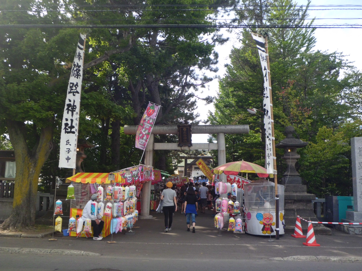 鳥居と拝殿