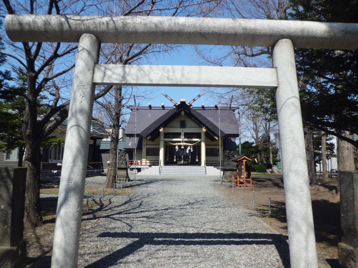 鳥居と拝殿