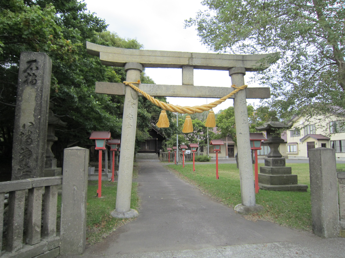 鳥居と拝殿