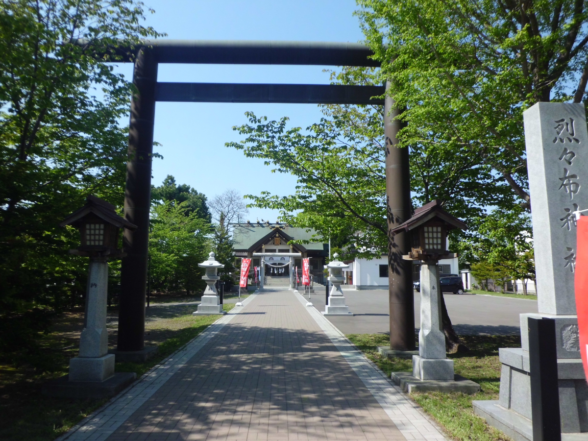 鳥居と拝殿