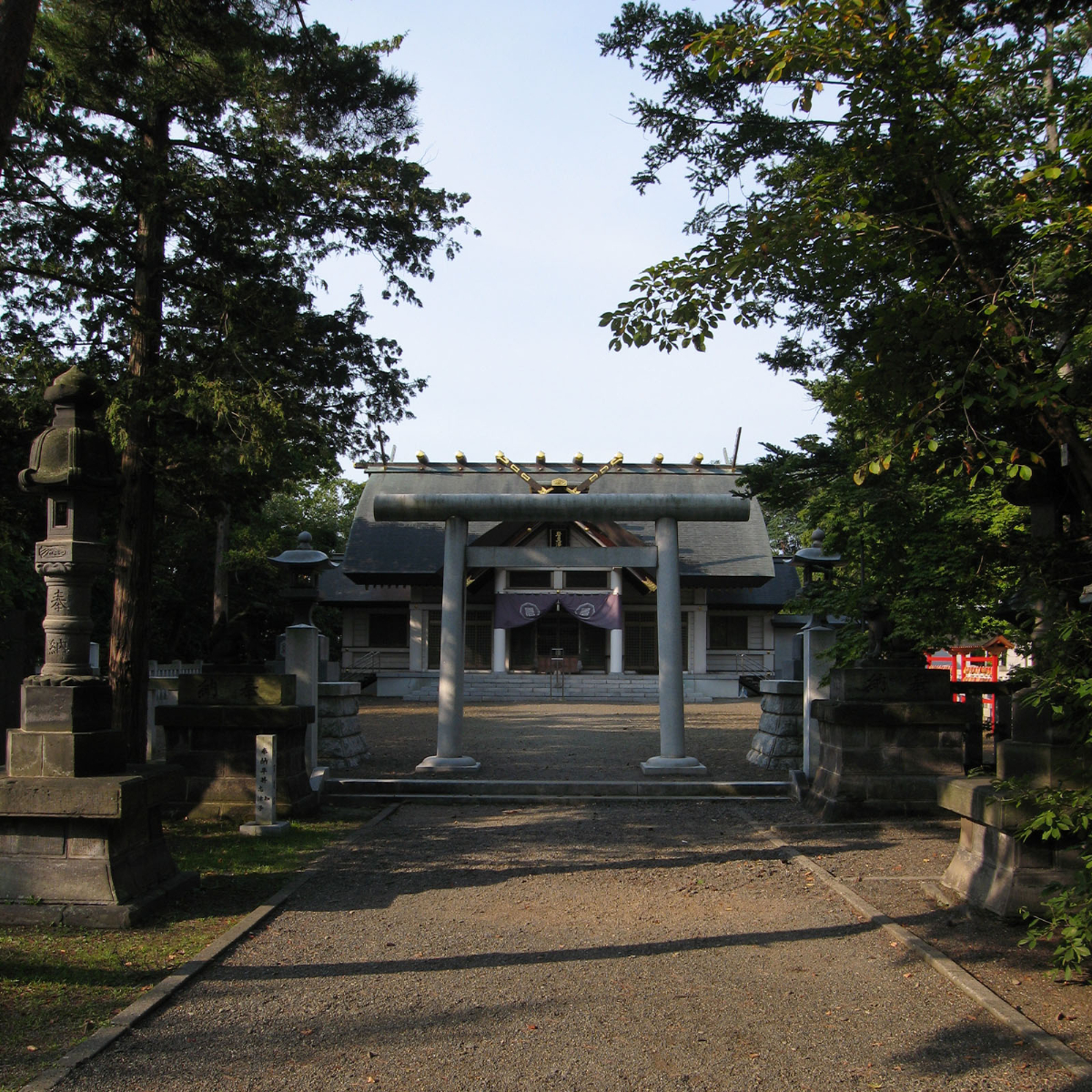 鳥居と拝殿