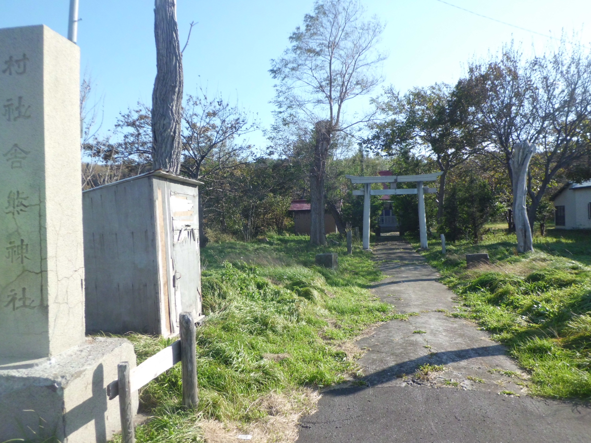 鳥居と拝殿
