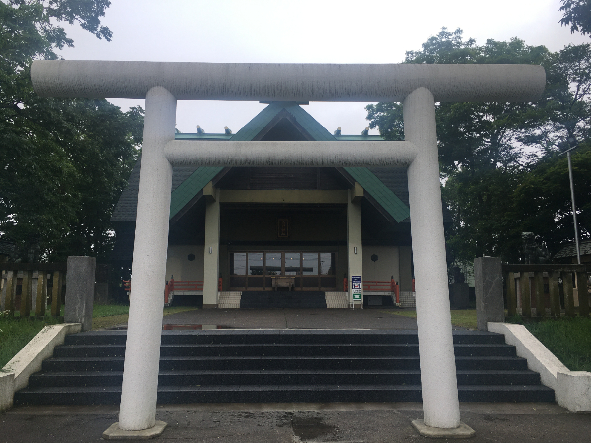 鳥居と拝殿