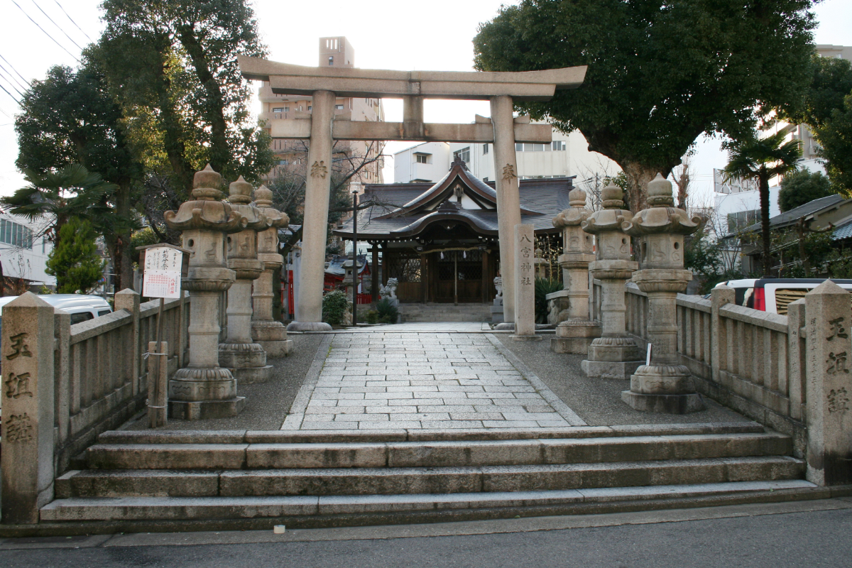 鳥居と社殿