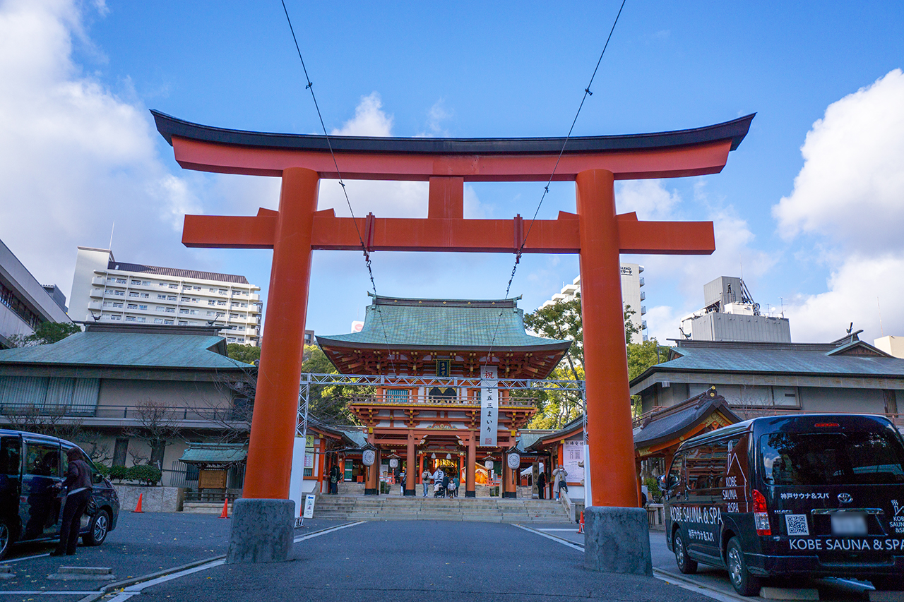 生田神社 三の鳥居と楼門