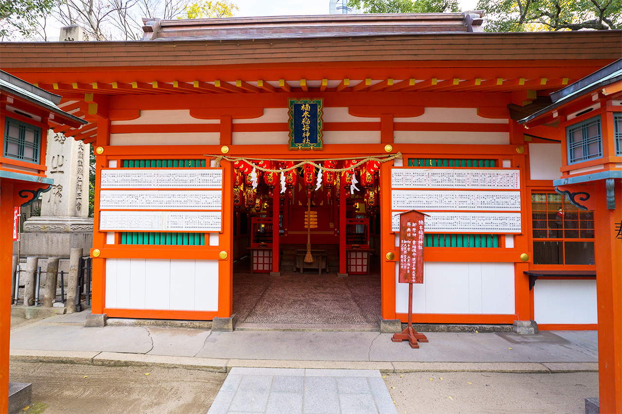 楠本稲荷神社の社殿