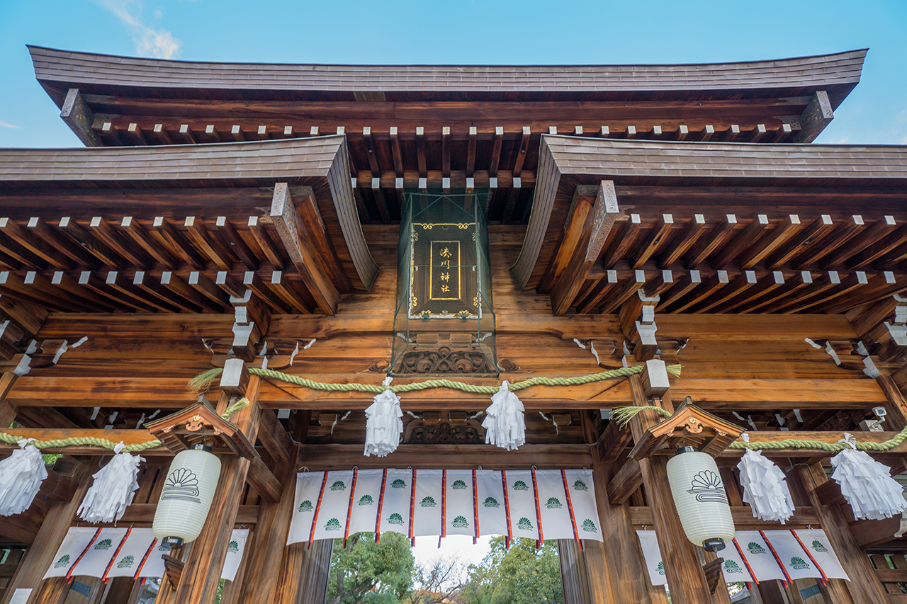 表神門の扁額と神紋