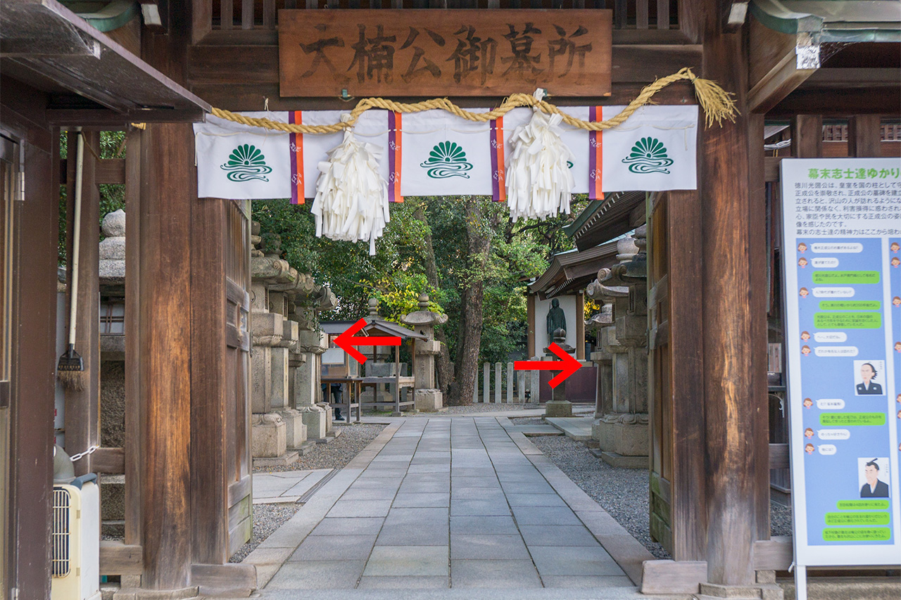 楠公墓所 燈籠群