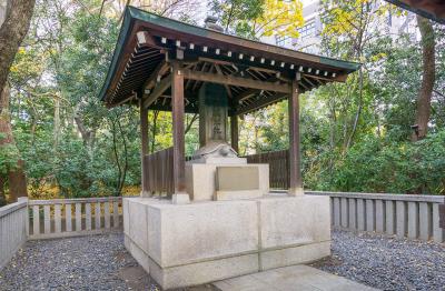 湊川神社 亀趺碑