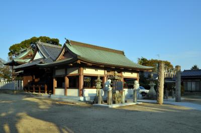 泊神社 拝殿と本殿