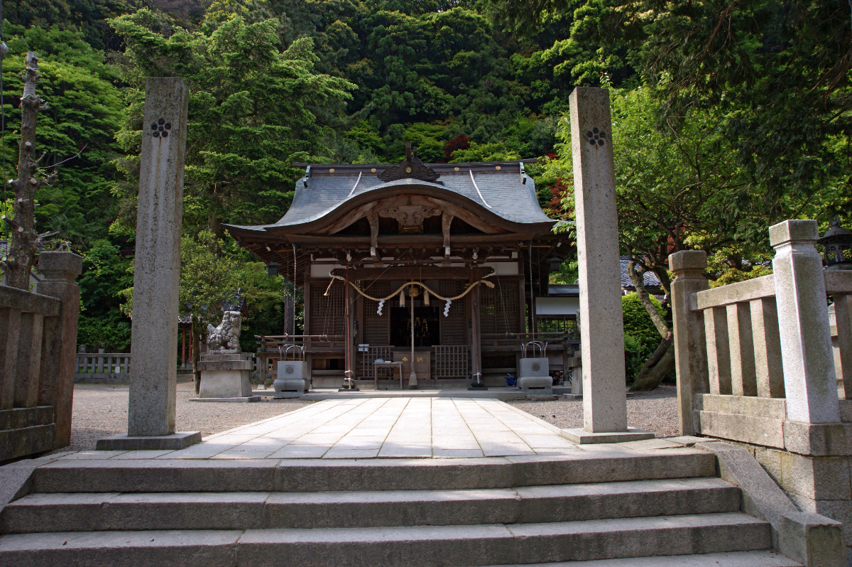 鳥居と拝殿