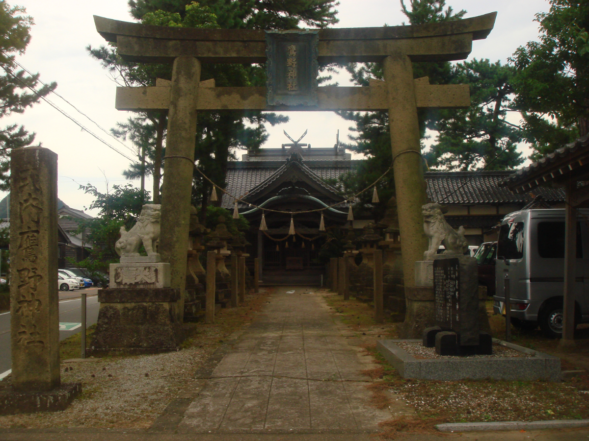 鳥居と拝殿