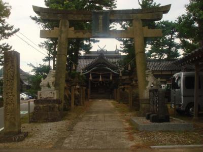 鷹野神社 鳥居と拝殿