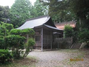 雷神社 拝殿と本殿