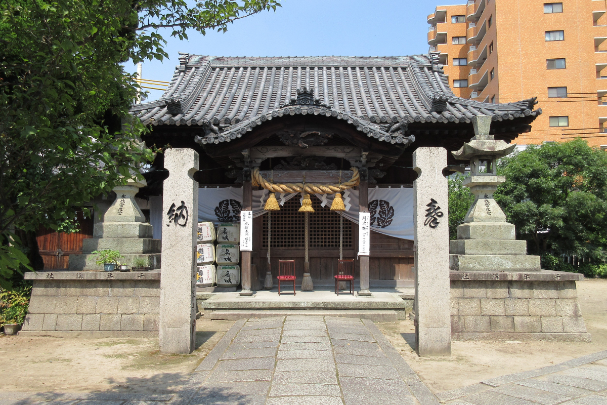 鳥居と拝殿