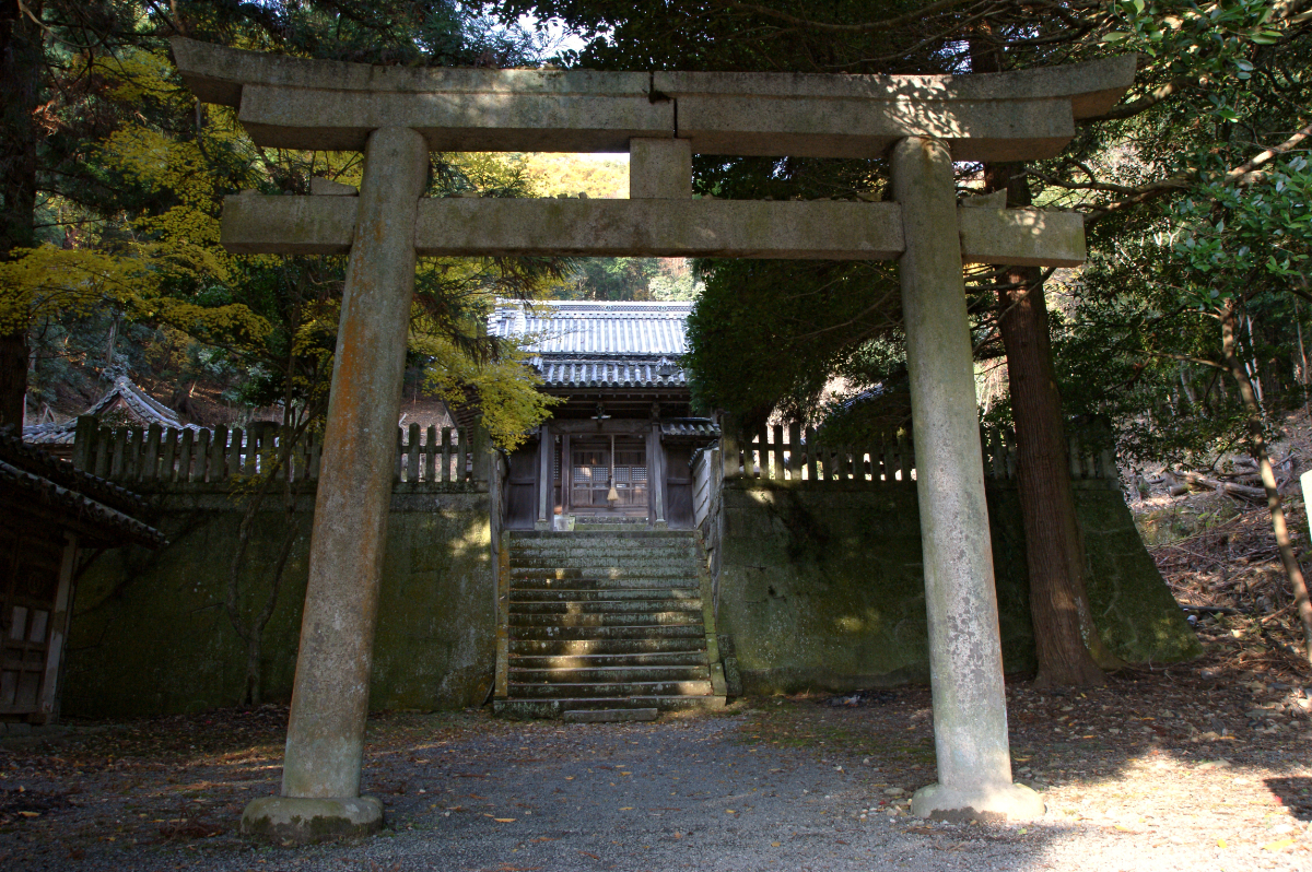 鳥居と拝殿