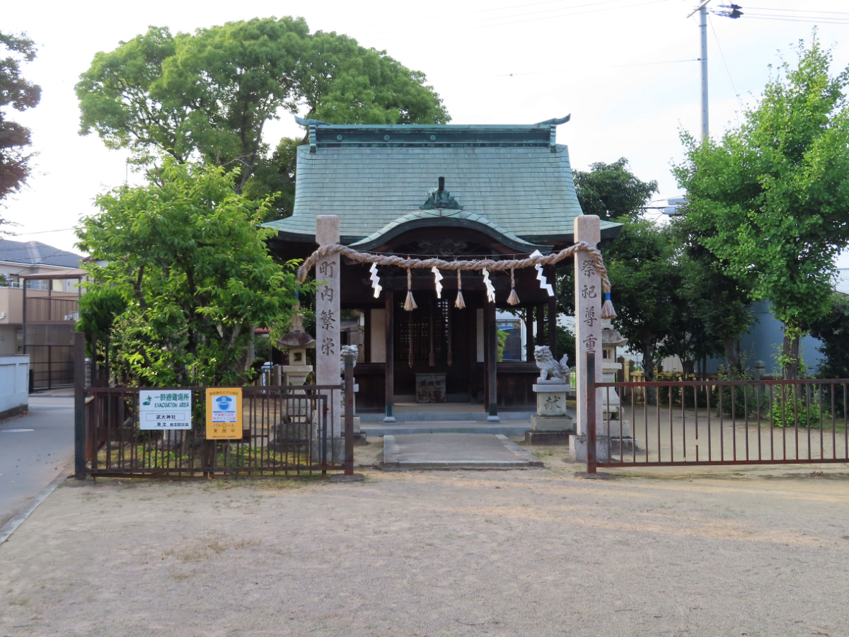 鳥居と拝殿