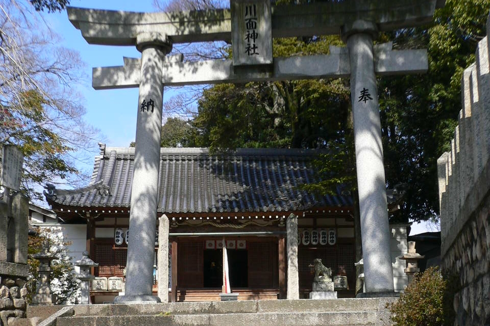 鳥居と拝殿