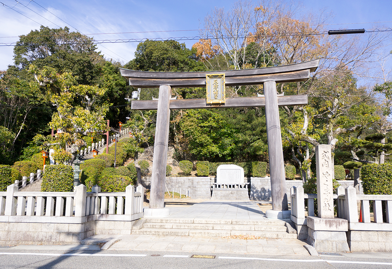 多井畑厄除八幡宮の入口と第一鳥居