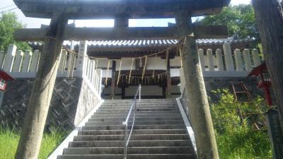 男山八幡宮 鳥居と拝殿