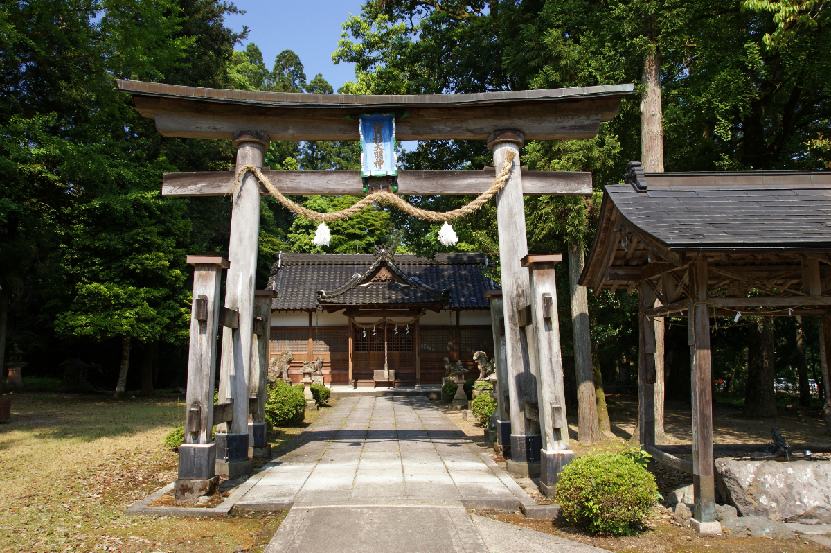 鳥居と拝殿