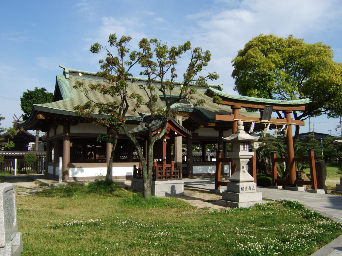 鳥居と拝殿