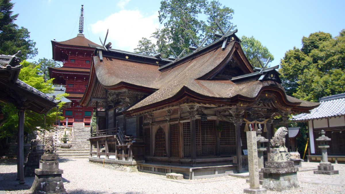 社殿と三重塔