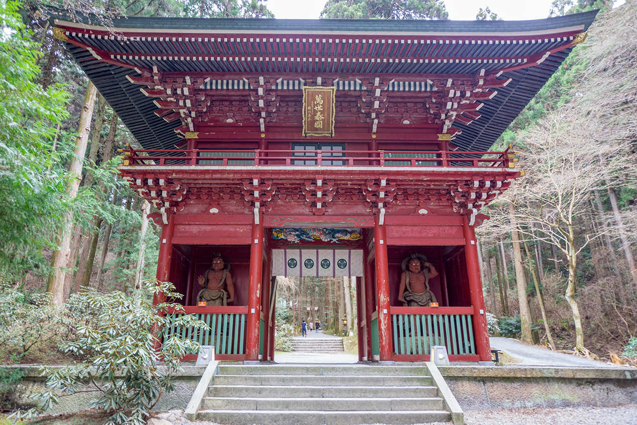 御岩神社 楼門（大仁王門）
