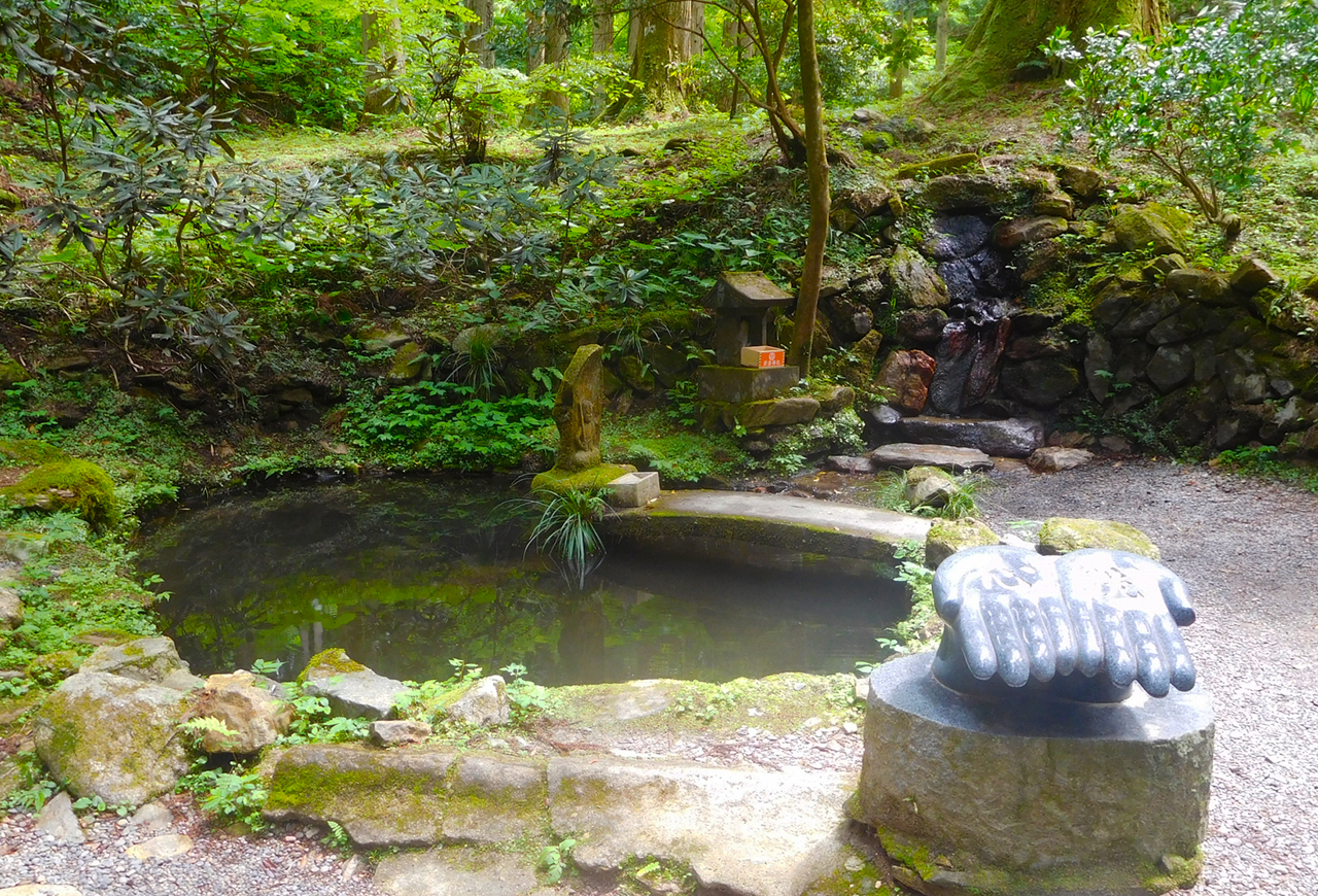 御岩神社 栗唐大聖不動滝(池)