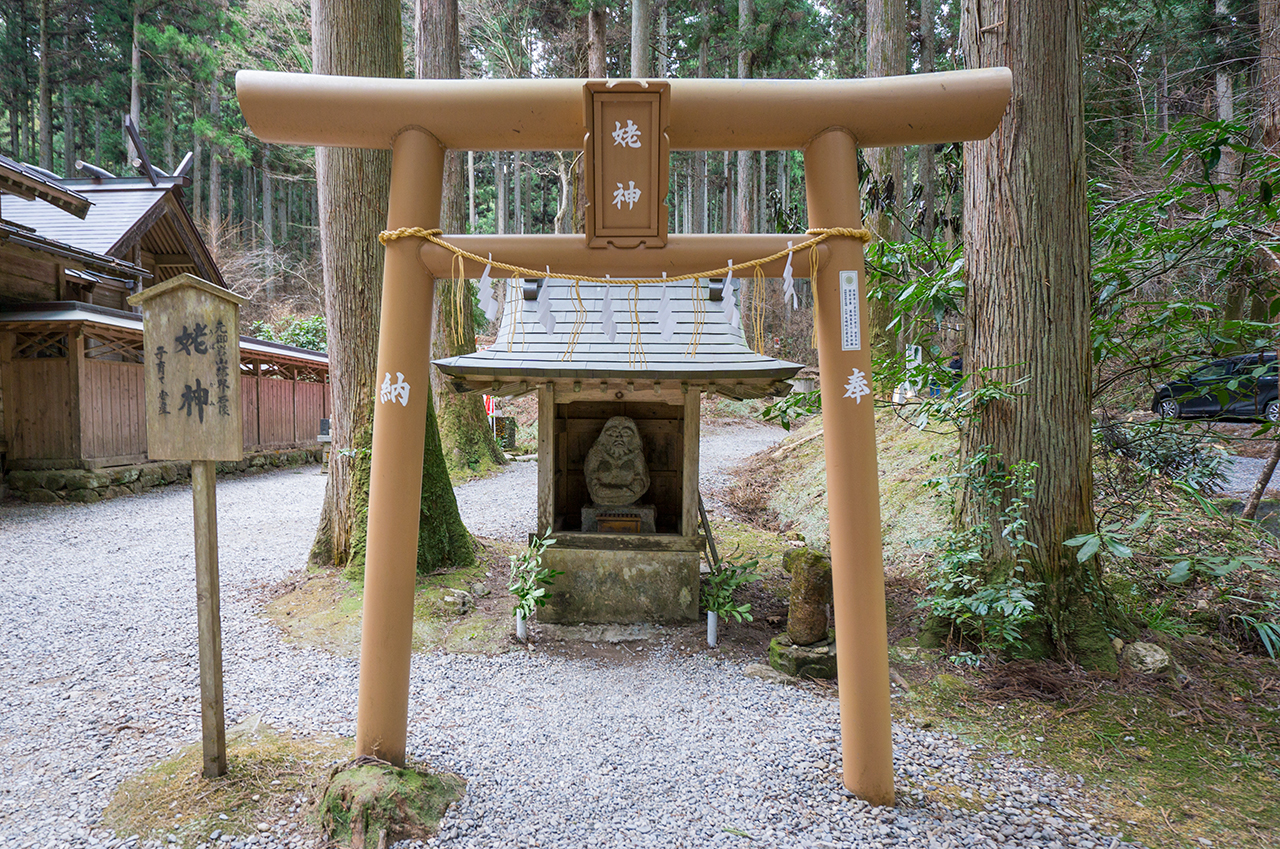 姥神様 鳥居と祠