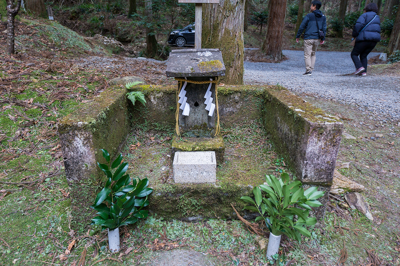 青麻神社 祠