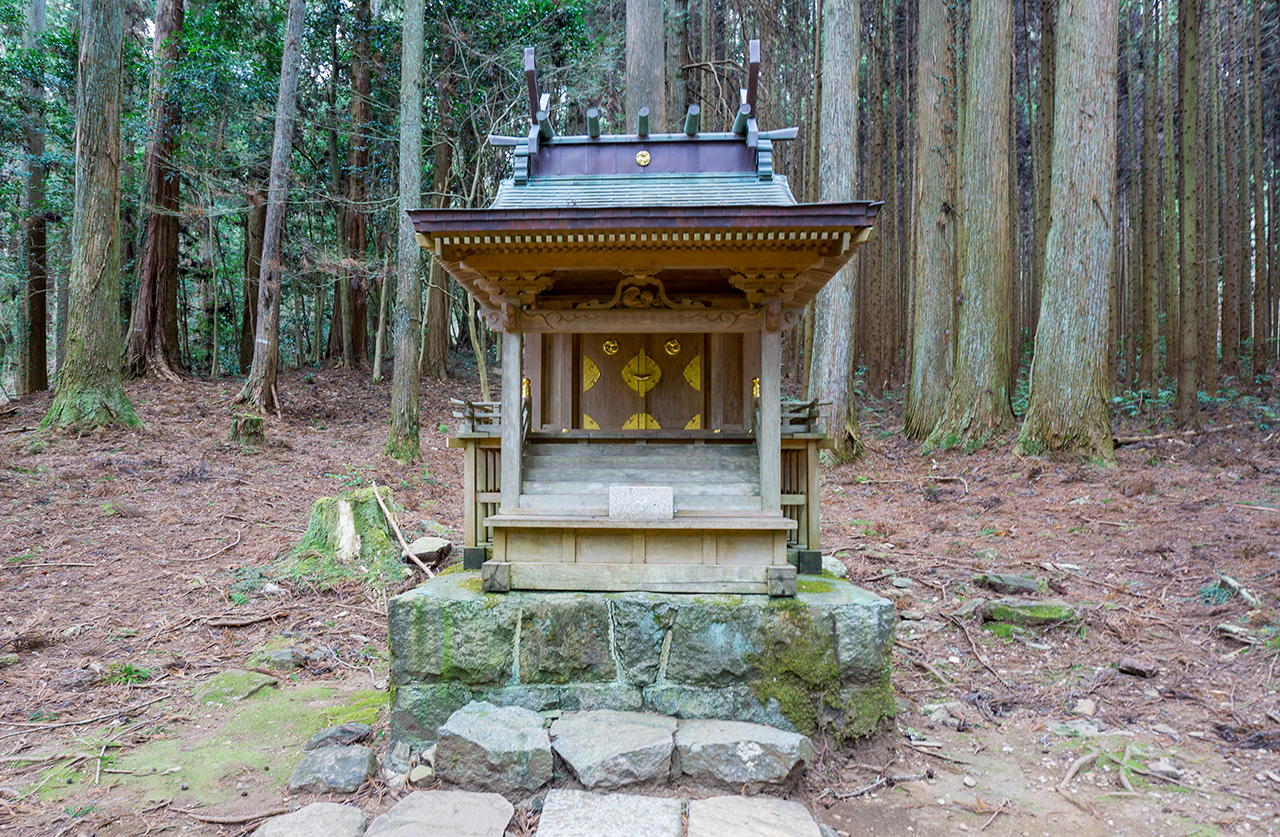 薩都神社中宮 社殿