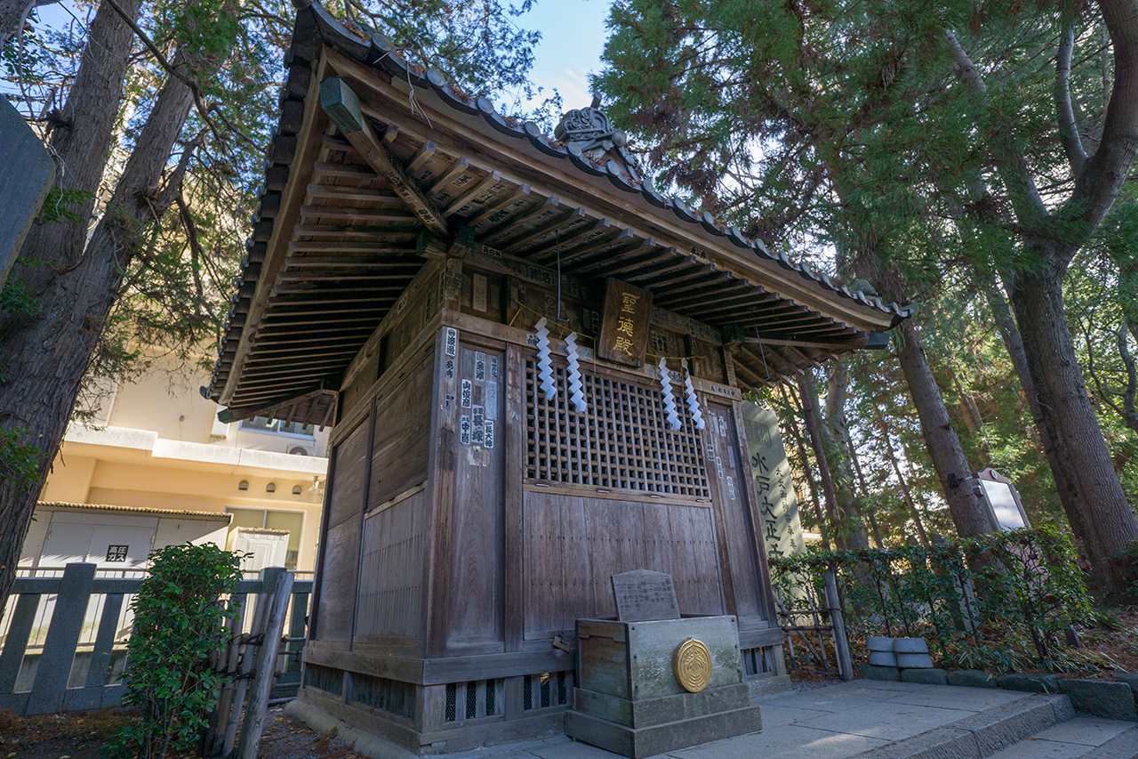 聖徳殿　斜めから