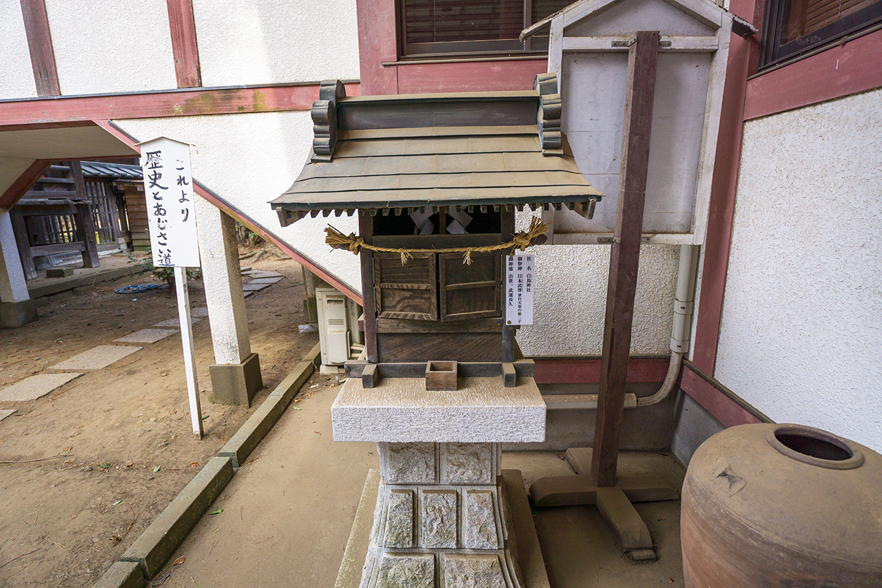 白鳥神社 社殿