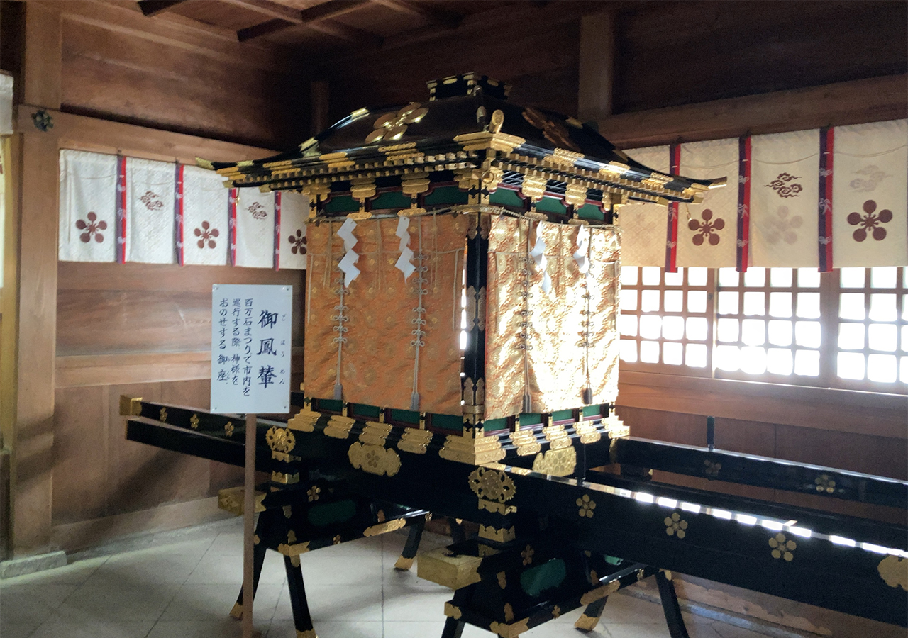 御鳳輦