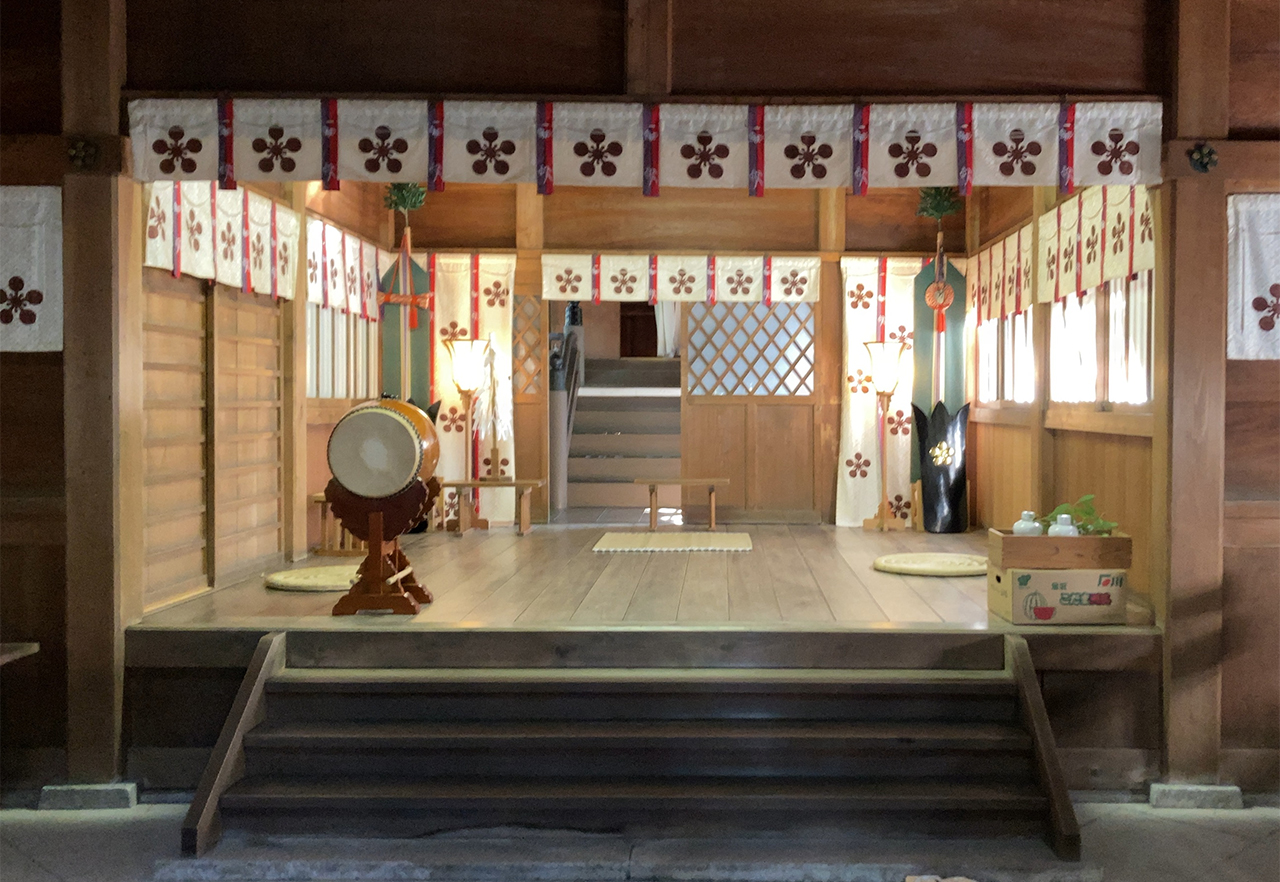 金谷神社の拝殿内部