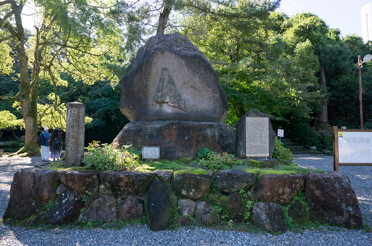 お松の方像