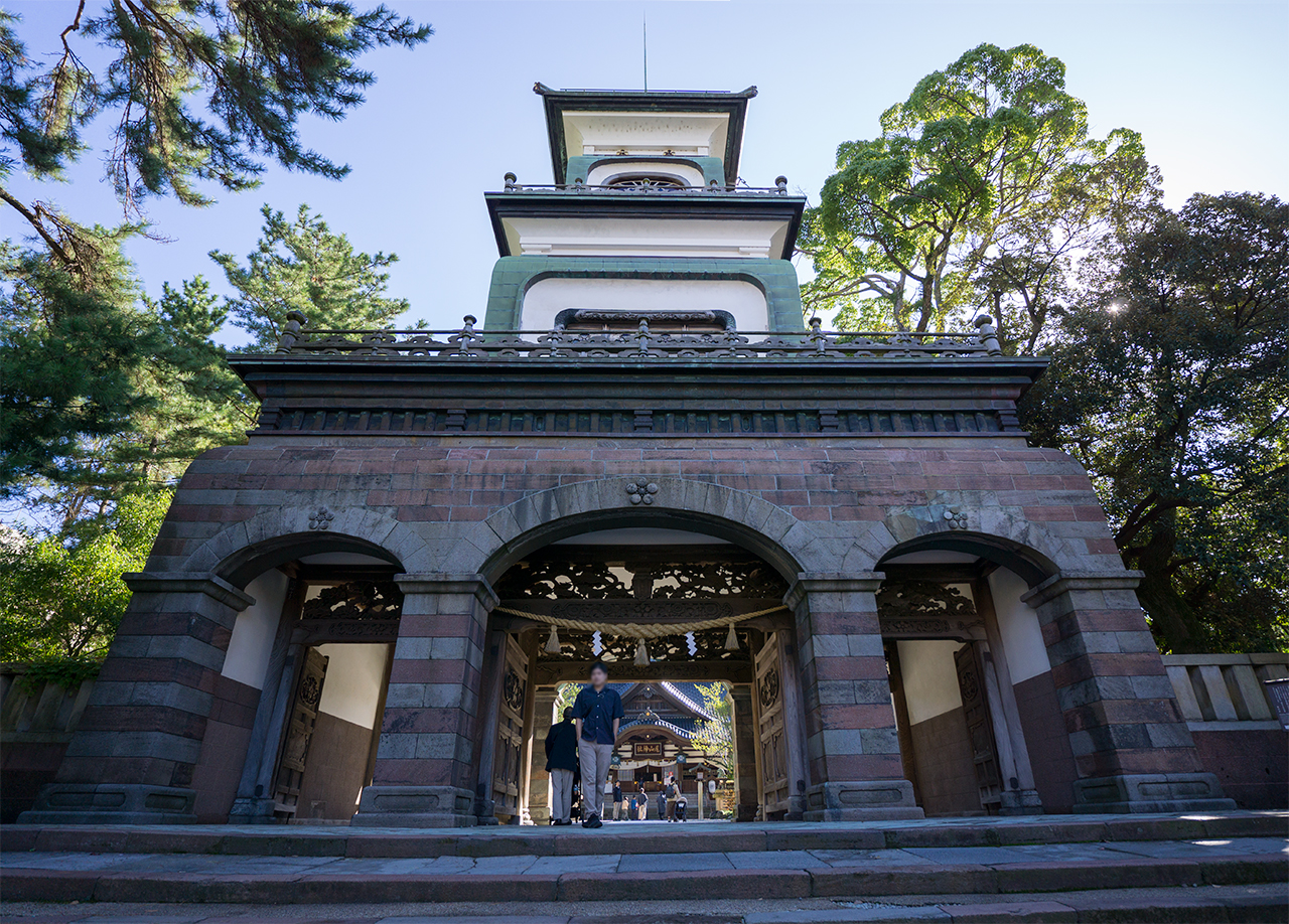 尾山神社 神門 正面