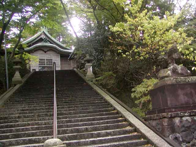 階段と社殿