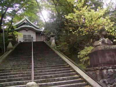 椿原天満宮 階段と社殿