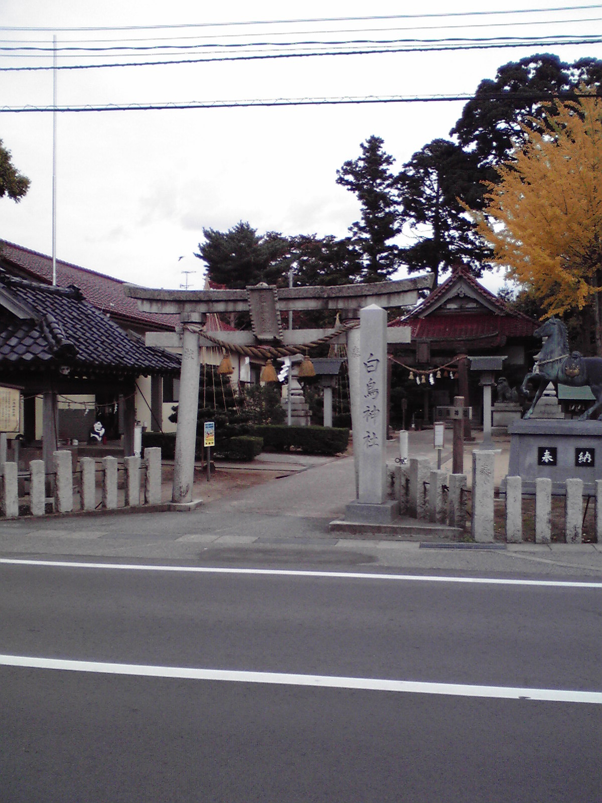 鳥居と拝殿
