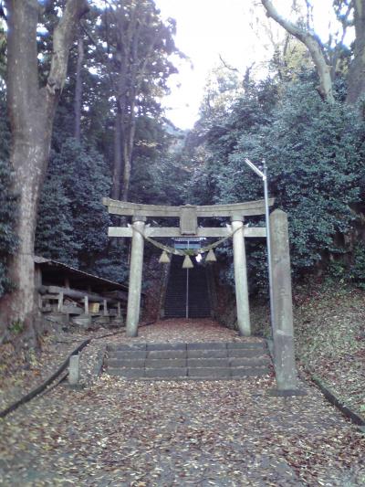 三輪神社 鳥居と参道