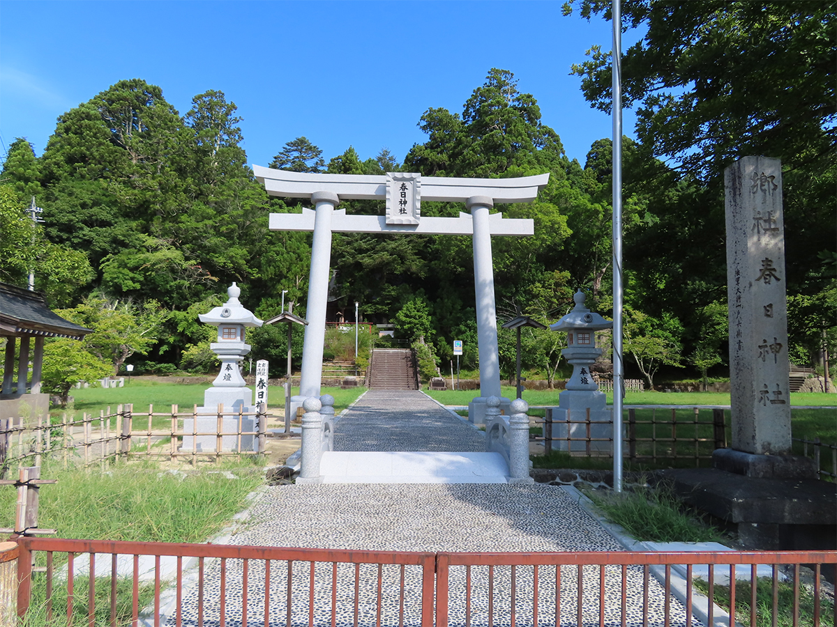 鳥居と参道